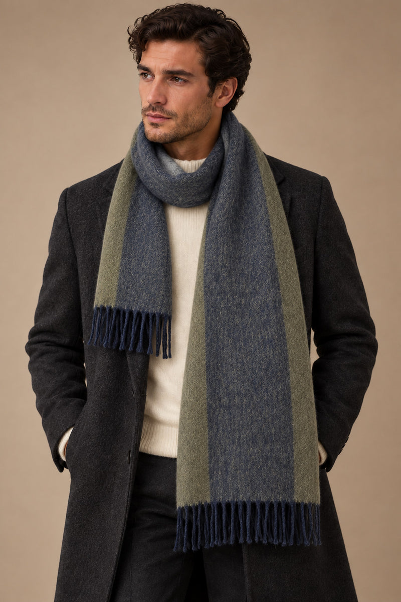 Sartorial İstanbul lacivert zeytin kenarlı %100 yün kaşkol, açı 1